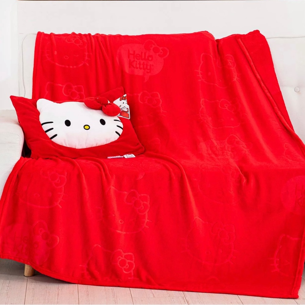 Hello Kitty Pocket Pillow & Throw Set.